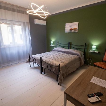 Room 112 Oltremare บาเกเรีย ภายนอก รูปภาพ